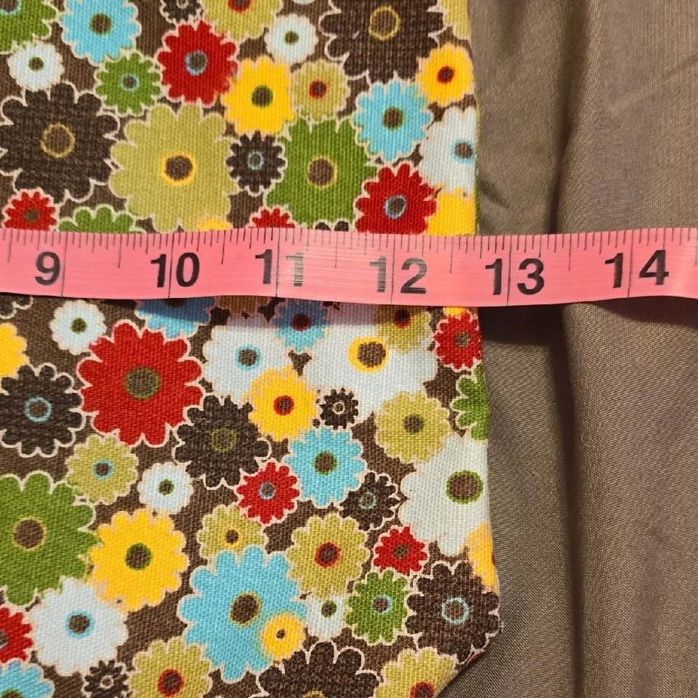 Thirty-One Floral Cosmetic Bag with Multicolor Flowers‎